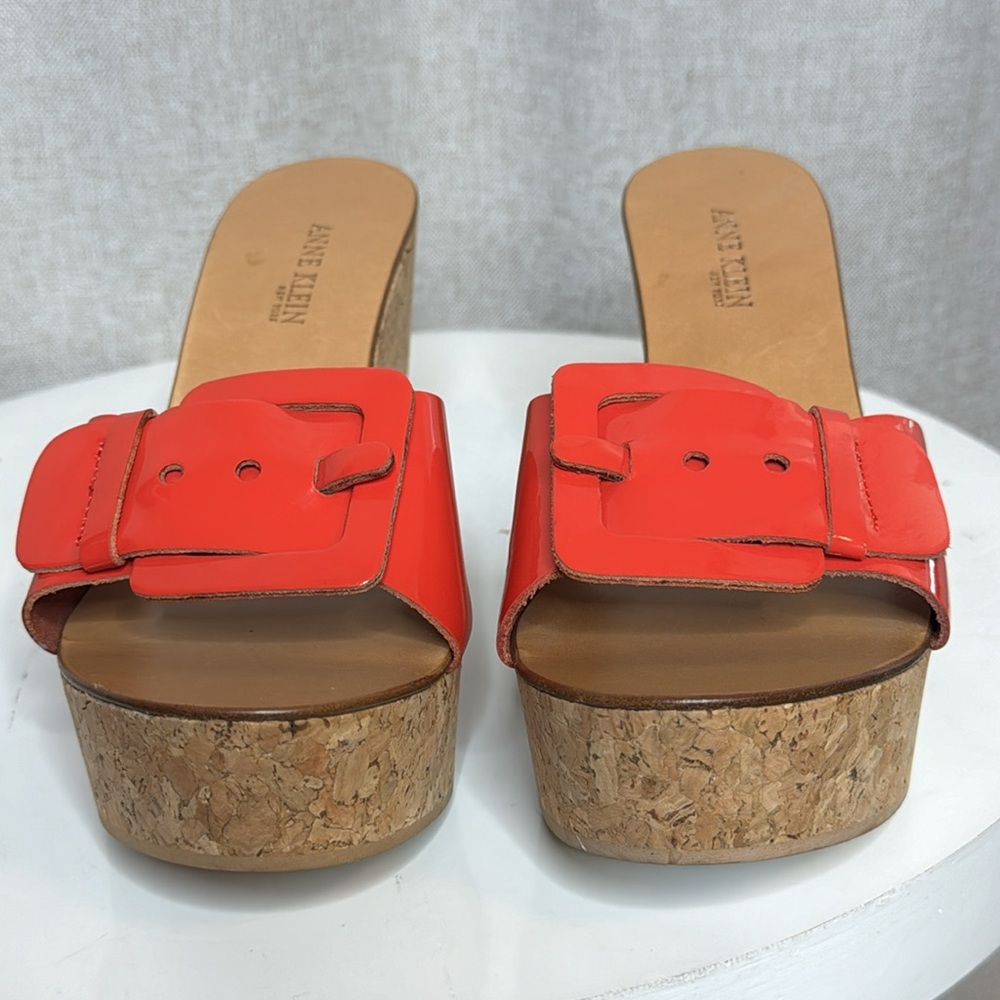 ANNE KLEIN LEXA RED PATENT CORK PLATFORM WEDGE SANDALS BUCKLE SLIDE **NWT** - Picture 3 of 14